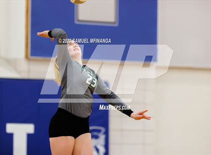 Thumbnail 3 in Lincoln Southwest vs. Pius X photogallery.