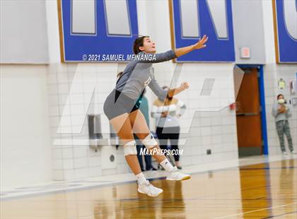Thumbnail 3 in Lincoln Southwest vs. Pius X photogallery.