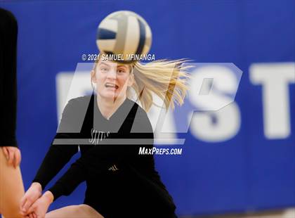 Thumbnail 3 in Lincoln Southwest vs. Pius X photogallery.