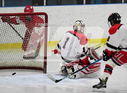 Thumbnail 2 in Greenwich @ Fairfield Warde/Ludlowe (FCIAC D1 Semifinal) photogallery.