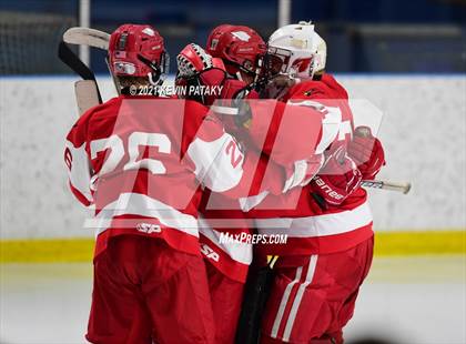 Thumbnail 1 in Greenwich @ Fairfield Warde/Ludlowe (FCIAC D1 Semifinal) photogallery.