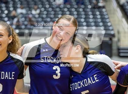 Thumbnail 3 in Boyd vs. Stockdale (UIL 3A Volleyball Division II Final Medal Ceremony) photogallery.