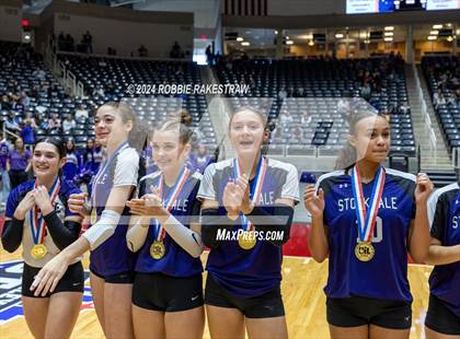 Thumbnail 3 in Boyd vs. Stockdale (UIL 3A Volleyball Division II Final Medal Ceremony) photogallery.