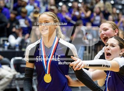 Thumbnail 1 in Boyd vs. Stockdale (UIL 3A Volleyball Division II Final Medal Ceremony) photogallery.