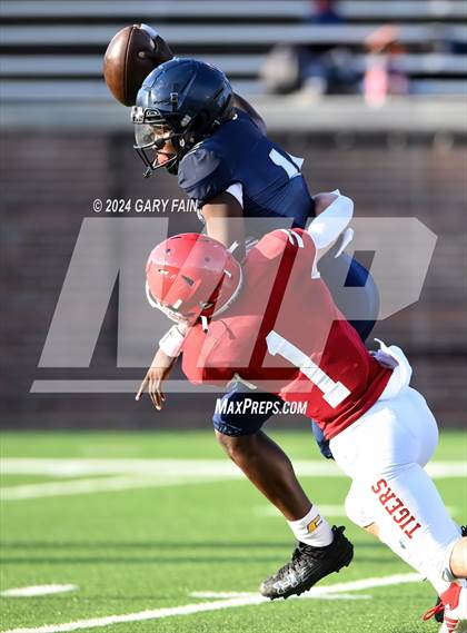 Thumbnail 1 in Chattanooga Prep vs Whitwell (Blue Cross Bowl) photogallery.