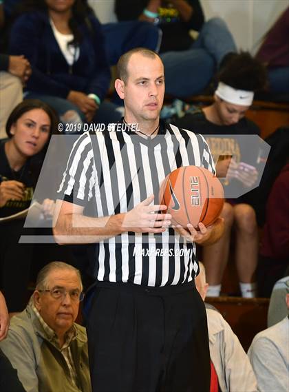 Thumbnail 2 in St. Mary's vs. Etiwanda (St. Mary's Stockton MLK Showcase) photogallery.