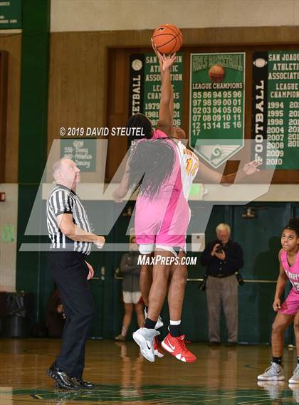 Thumbnail 1 in St. Mary's vs. Etiwanda (St. Mary's Stockton MLK Showcase) photogallery.