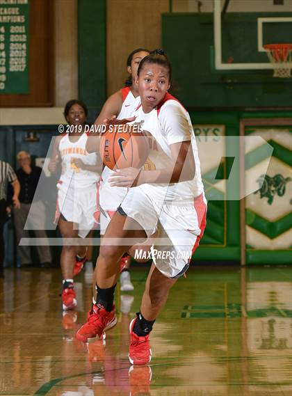 Thumbnail 3 in St. Mary's vs. Etiwanda (St. Mary's Stockton MLK Showcase) photogallery.