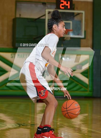 Thumbnail 3 in St. Mary's vs. Etiwanda (St. Mary's Stockton MLK Showcase) photogallery.