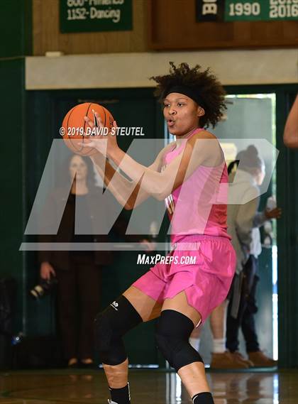 Thumbnail 2 in St. Mary's vs. Etiwanda (St. Mary's Stockton MLK Showcase) photogallery.