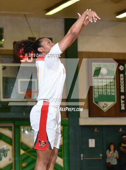 Thumbnail 3 in St. Mary's vs. Etiwanda (St. Mary's Stockton MLK Showcase) photogallery.