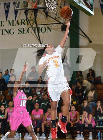 Thumbnail 2 in St. Mary's vs. Etiwanda (St. Mary's Stockton MLK Showcase) photogallery.