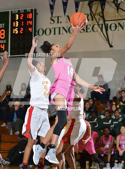 Thumbnail 2 in St. Mary's vs. Etiwanda (St. Mary's Stockton MLK Showcase) photogallery.