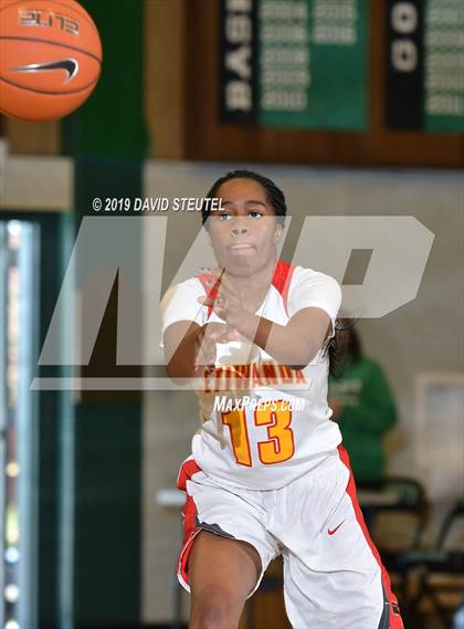 Thumbnail 2 in St. Mary's vs. Etiwanda (St. Mary's Stockton MLK Showcase) photogallery.