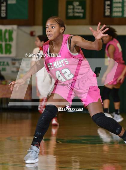 Thumbnail 3 in St. Mary's vs. Etiwanda (St. Mary's Stockton MLK Showcase) photogallery.