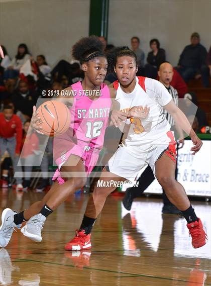 Thumbnail 1 in St. Mary's vs. Etiwanda (St. Mary's Stockton MLK Showcase) photogallery.