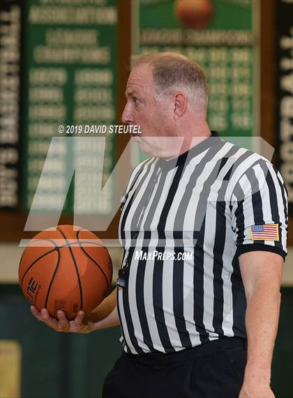 Thumbnail 3 in St. Mary's vs. Etiwanda (St. Mary's Stockton MLK Showcase) photogallery.