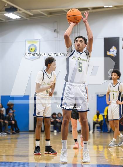 Thumbnail 3 in St. Bernard vs. Mira Costa photogallery.