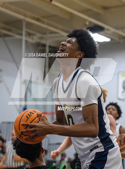Thumbnail 2 in St. Bernard vs. Mira Costa photogallery.