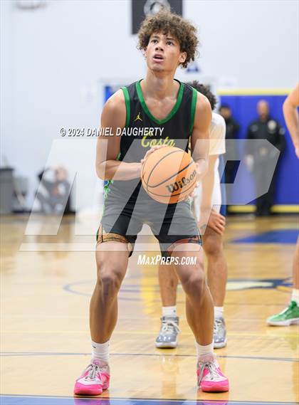 Thumbnail 2 in St. Bernard vs. Mira Costa photogallery.