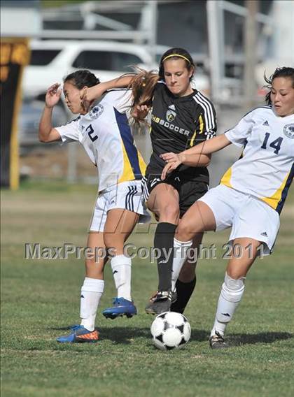 Thumbnail 2 in Foothill vs Punahou (Excalibur) photogallery.