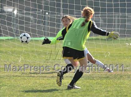 Thumbnail 2 in Foothill vs Punahou (Excalibur) photogallery.