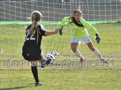 Thumbnail 2 in Foothill vs Punahou (Excalibur) photogallery.