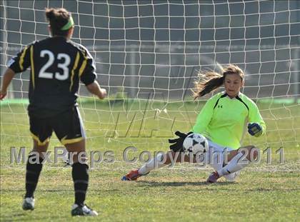 Thumbnail 2 in Foothill vs Punahou (Excalibur) photogallery.