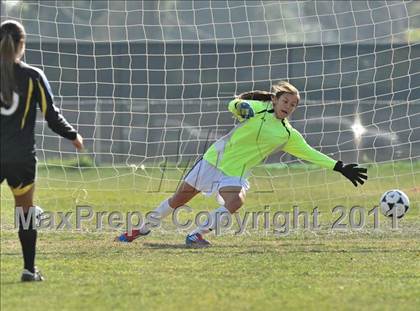 Thumbnail 2 in Foothill vs Punahou (Excalibur) photogallery.