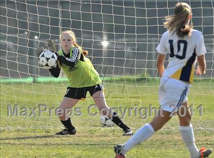 Thumbnail 2 in Foothill vs Punahou (Excalibur) photogallery.