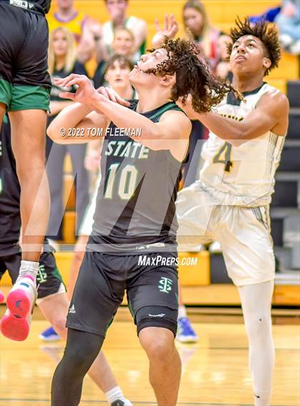 Thumbnail 2 in Lawrence Free State @ Shawnee Mission West photogallery.