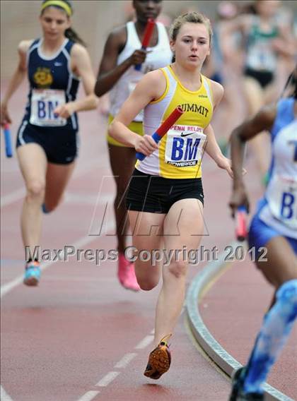 Thumbnail 3 in Penn Relays (4x800 Heats - Event 104) photogallery.