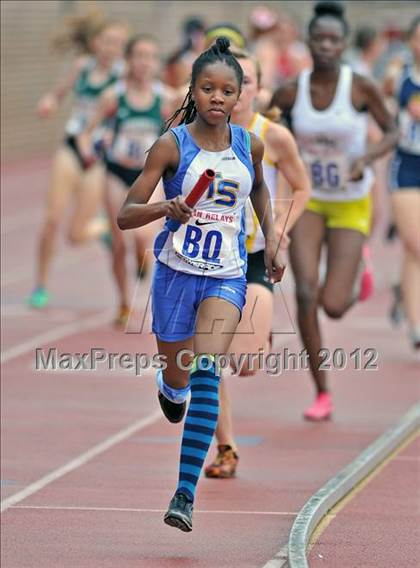 Thumbnail 2 in Penn Relays (4x800 Heats - Event 104) photogallery.