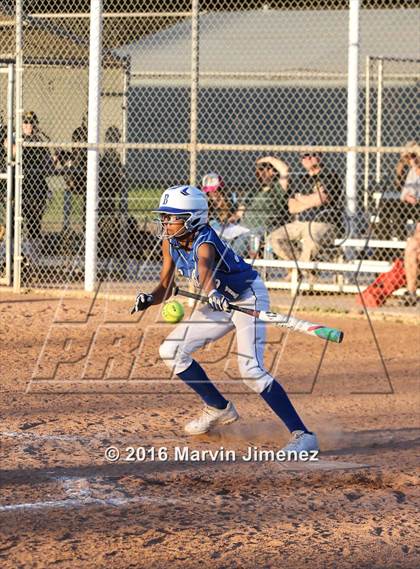 Thumbnail 3 in Royal vs Burbank photogallery.