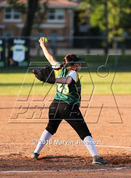 Thumbnail 3 in Royal vs Burbank photogallery.
