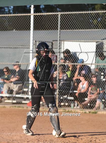 Thumbnail 2 in Royal vs Burbank photogallery.