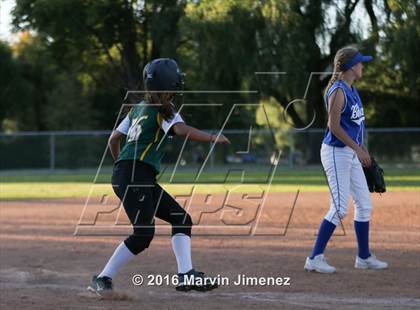 Thumbnail 2 in Royal vs Burbank photogallery.