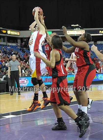 Thumbnail 2 in Lincoln vs St. Francis (CIF SJS D1 Final) photogallery.