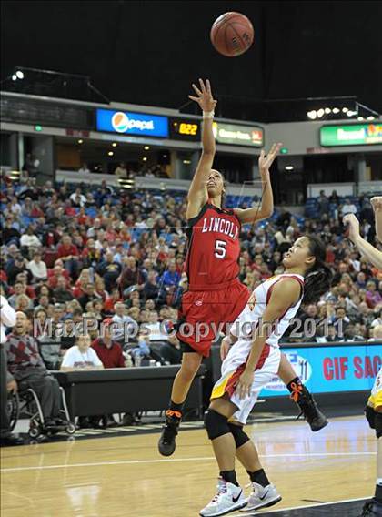 Thumbnail 2 in Lincoln vs St. Francis (CIF SJS D1 Final) photogallery.