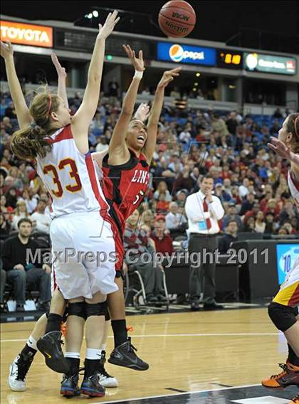 Thumbnail 3 in Lincoln vs St. Francis (CIF SJS D1 Final) photogallery.