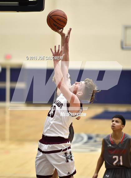 Thumbnail 1 in Lee [Robert E.] vs Highlands (SAISD Invitational) photogallery.
