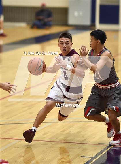 Thumbnail 1 in Lee [Robert E.] vs Highlands (SAISD Invitational) photogallery.