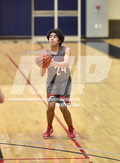 Thumbnail 2 in Lee [Robert E.] vs Highlands (SAISD Invitational) photogallery.