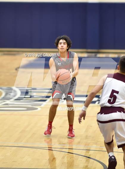 Thumbnail 1 in Lee [Robert E.] vs Highlands (SAISD Invitational) photogallery.
