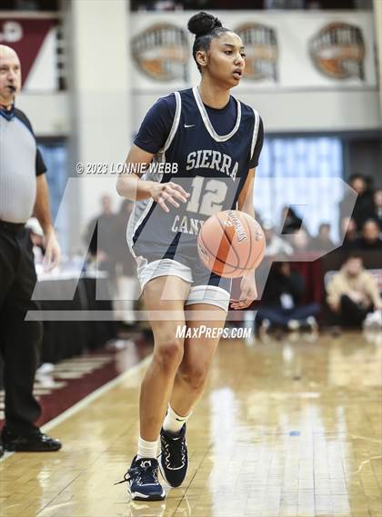 Thumbnail 3 in Sidwell Friends vs Sierra Canyon (Spalding Hoophall Classic) photogallery.