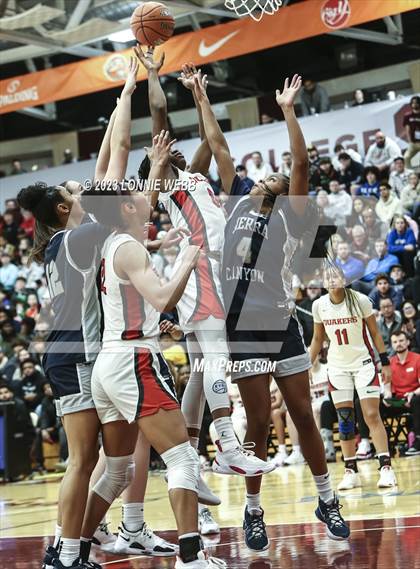 Thumbnail 2 in Sidwell Friends vs Sierra Canyon (Spalding Hoophall Classic) photogallery.