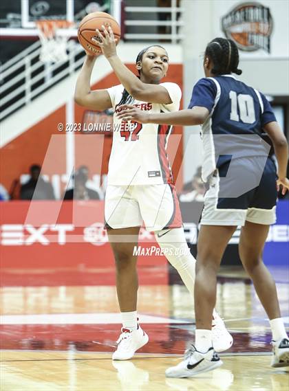 Thumbnail 3 in Sidwell Friends vs Sierra Canyon (Spalding Hoophall Classic) photogallery.