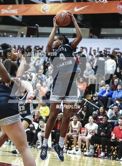 Thumbnail 3 in Sidwell Friends vs Sierra Canyon (Spalding Hoophall Classic) photogallery.