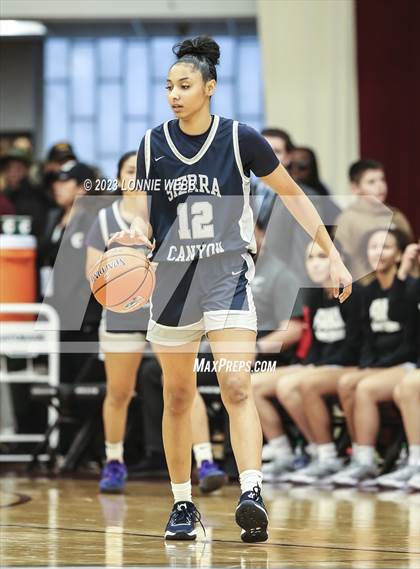 Thumbnail 3 in Sidwell Friends vs Sierra Canyon (Spalding Hoophall Classic) photogallery.