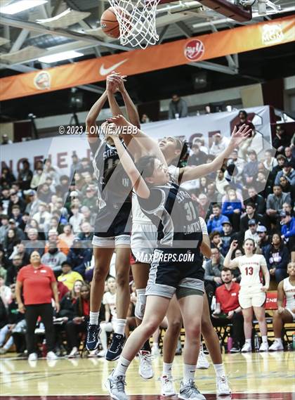 Thumbnail 3 in Sidwell Friends vs Sierra Canyon (Spalding Hoophall Classic) photogallery.
